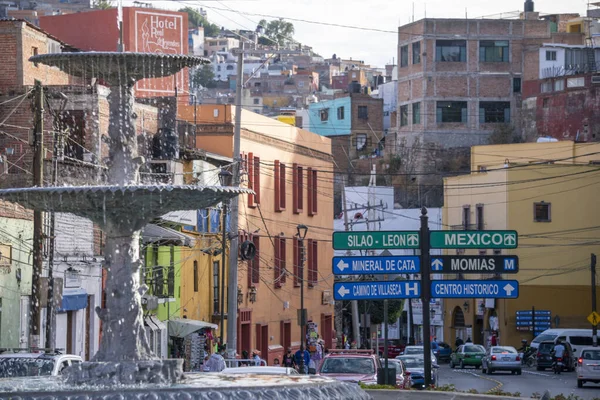 Beautiful Colored Houses on Narrow Street in Guanajuato city, Mexico — Stock Photo, Image