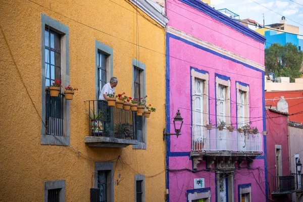 Belles maisons historiques colorées à Guanajuato ville, Mexique — Photo