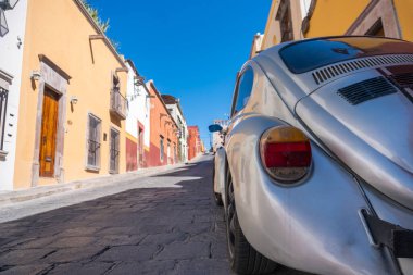 San Miguel de Allende 'nin renkli caddesi, Meksika' nın sömürge kasabası. UNESCO Dünya Mirası Alanı. Yüksek kalite fotoğraf
