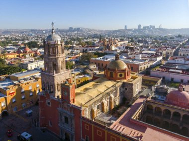 Queretaro City, Meksika 'nın havadan görünüşü. Sabahleyin şehir merkezinde İHA fotoğrafı..