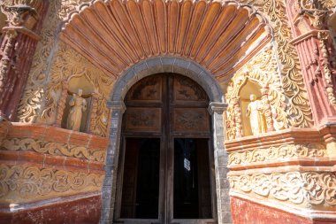 Queretaro, Jalpan de Serra 'da eski bir kilise. Meksika mı? Jalpan 'ın Koloni Fransisken Görevi.
