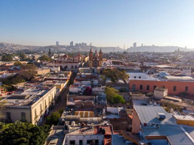 Queretaro City, Meksika 'nın havadan görünüşü. Sabahleyin şehir merkezinde İHA fotoğrafı..