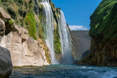 La Huesteca Potosina 'daki Tamul Şelalesi, San Luis Potosi, Meksika.