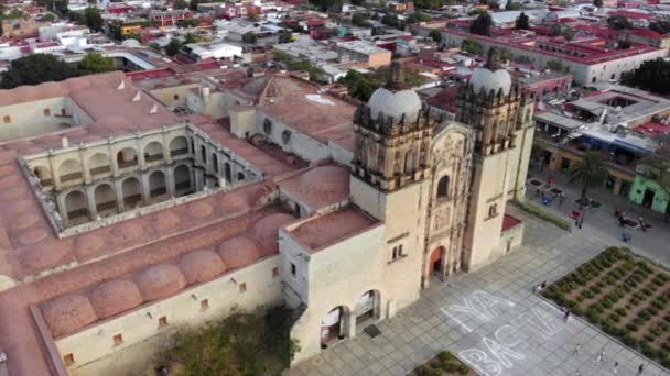 Αεροφωτογραφία Του Καθεδρικού Ναού Templo Santo Domingo Guzman Είναι Ένα — Αρχείο Βίντεο