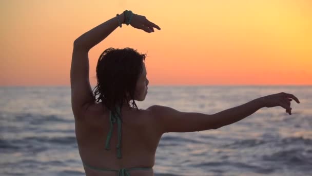 Elegant Asian Girl Dancing Beach Swimming Suit Sunset Time Ocean — Vídeo de Stock