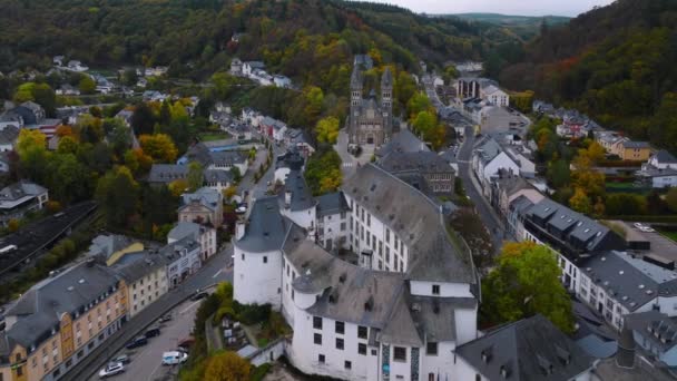 Drone Aereo Colpo Città Clervaux Nord Del Lussemburgo Scena Serale — Video Stock