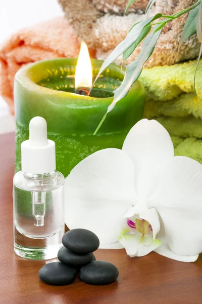 Aceite de aromaterapia con esencia de orquídea —  Fotos de Stock