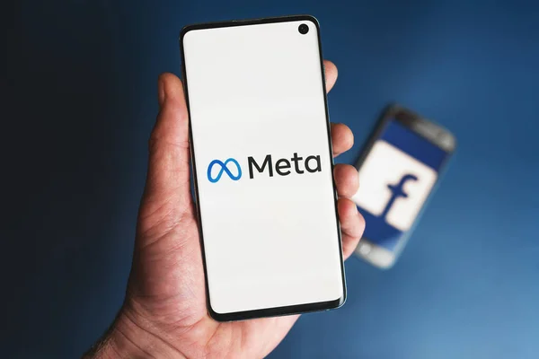 Meta και τα λογότυπα Facebook εμφανίζονται σε smartphones — Φωτογραφία Αρχείου