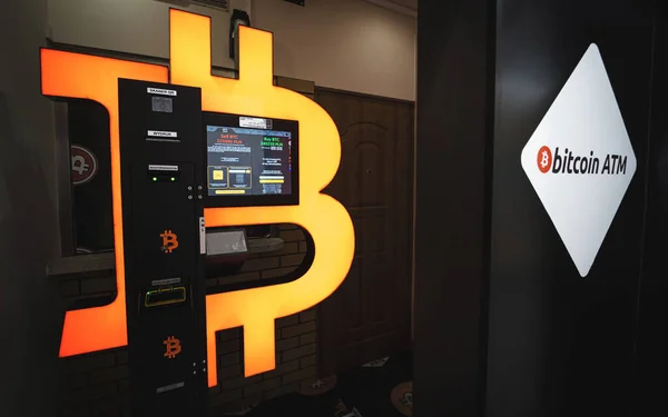 ポーランドの暗号通貨交換機のためのBitcoin ATM — ストック写真