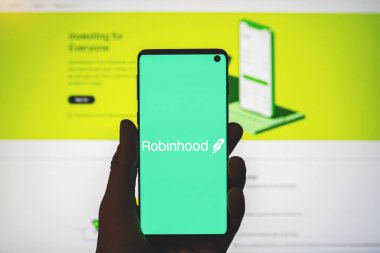Robinhood simgesi web sayfası arka planına sahip telefonda