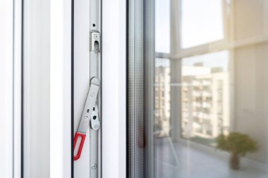 Plastik balkon kapı donanımı