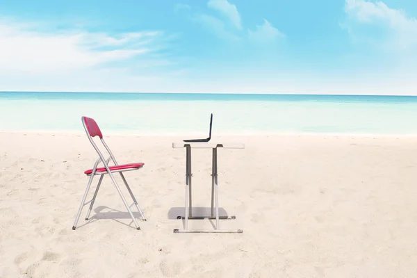 Oficina al aire libre en playa —  Fotos de Stock