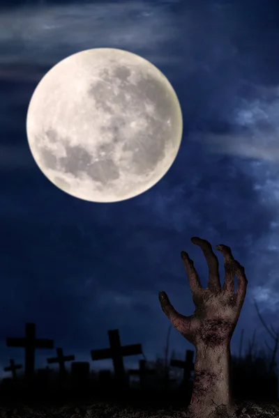 Zombiehand auf Friedhof 1 — Stockfoto