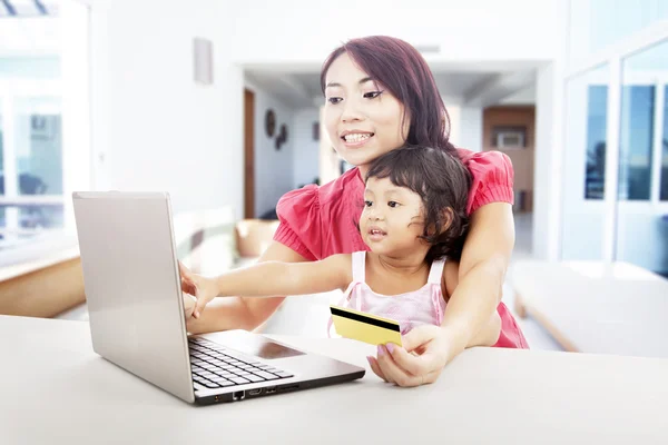 Compras en línea en casa —  Fotos de Stock