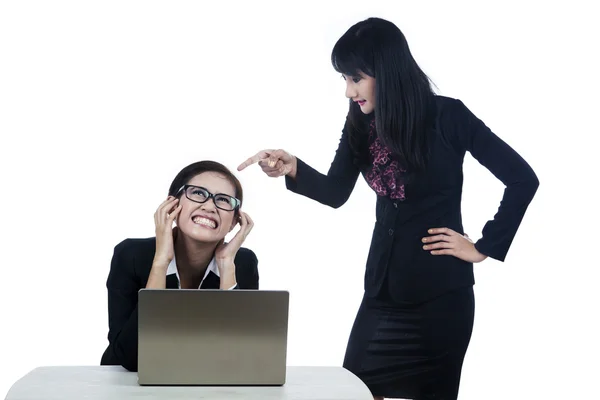 Bitchy chefe isolado em branco — Fotografia de Stock