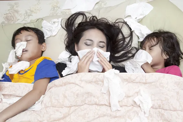 Family having flu — Stock Photo, Image