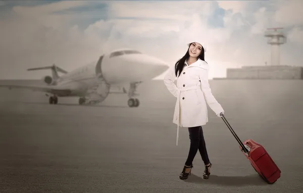 Holiday travel at airport in winter — Stock Photo, Image