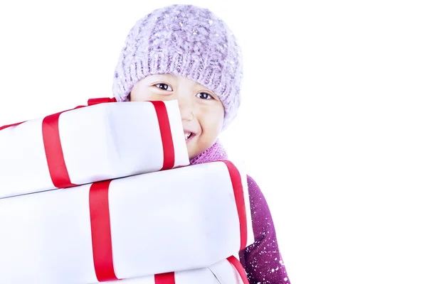 Ragazzo portare regali di vacanza isolati in bianco — Foto Stock