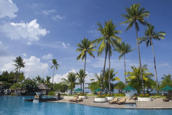Azië tropisch paradijs zwembad — Stockfoto
