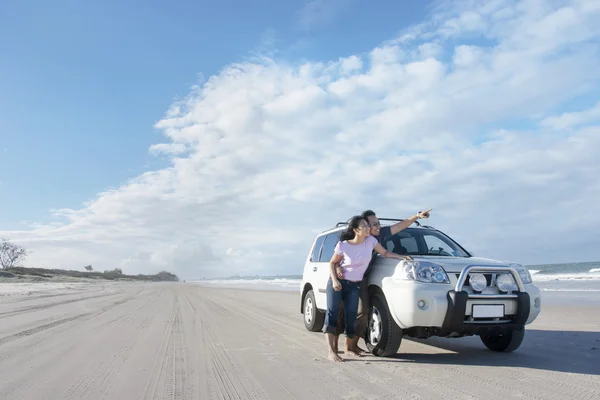 Huwelijksreis reis op het strand — Stockfoto