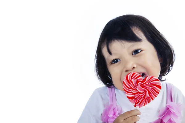 Söt tjej med kärlek lollipop — Stockfoto