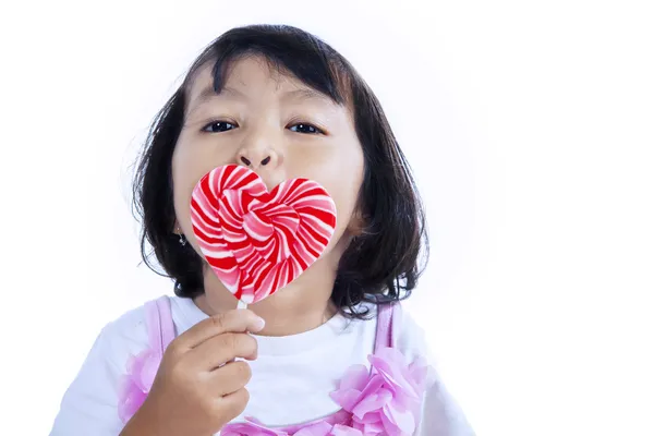 Kız yalama lolipop — Stok fotoğraf