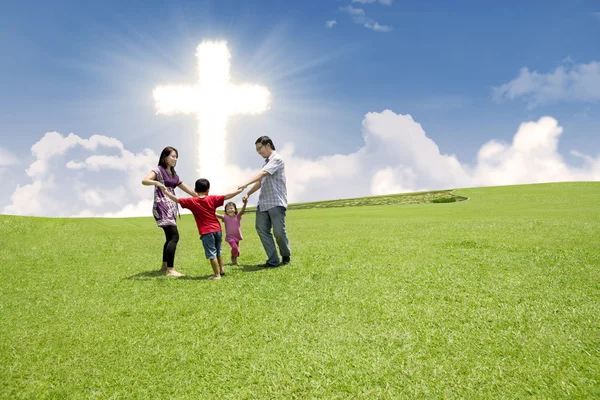 Disfrutando de las vacaciones de Pascua juntos — Foto de Stock