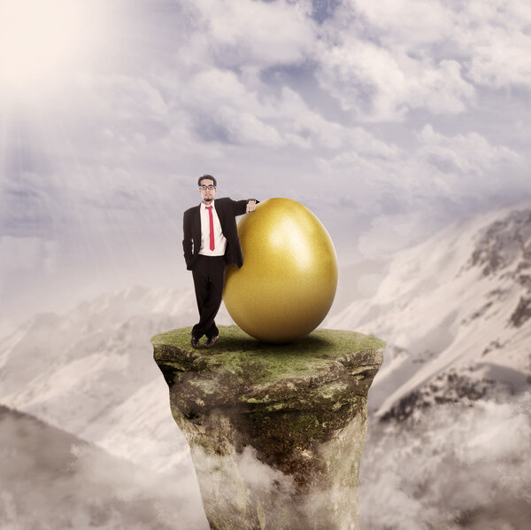 Бизнесмен получает высокую прибыль
