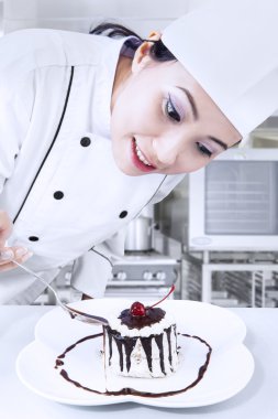 tatlı hazırlayan Şef