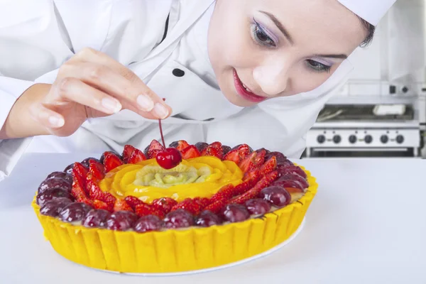 Chef final touch in kitchen — Stock Photo, Image