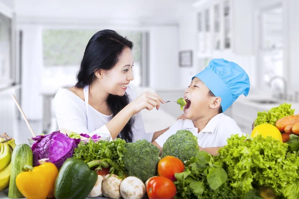 Healthy family eating Royalty Free Stock Photos