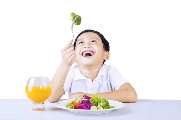 Hälsosam mat för lycklig pojke — Stockfoto