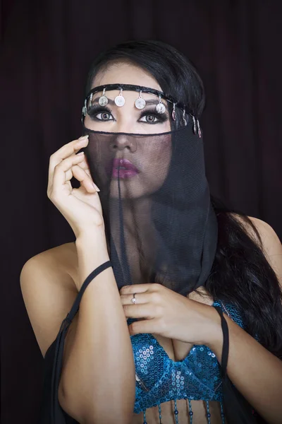 Attractive belly dancer — Stock Photo, Image