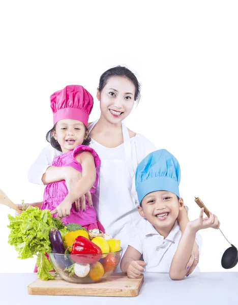 Šťastná rodina kuchař, samostatný — Stock fotografie