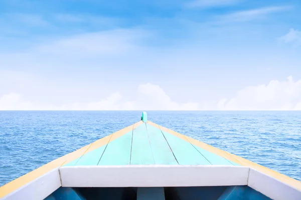 Bootsfahrt auf dem Meer — Stockfoto