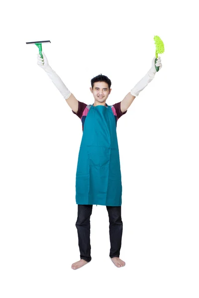 Homem feliz com ferramentas de limpeza — Fotografia de Stock