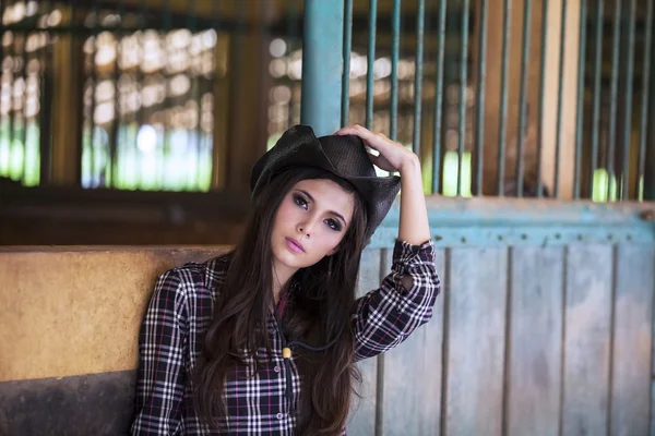 Chica con sombrero de vaquero - horizontal — Foto de Stock