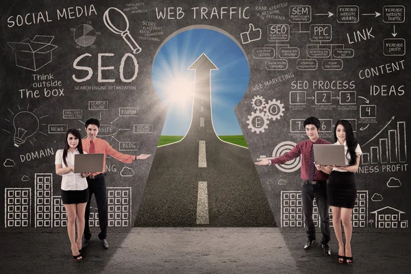 Business team present SEO success road concept — Stock Photo, Image