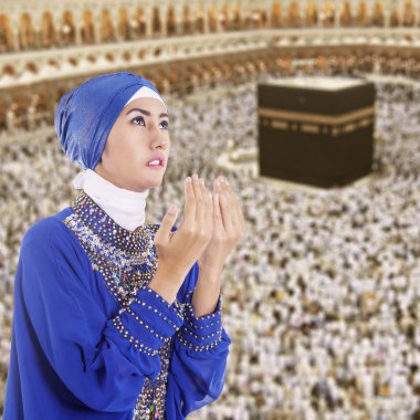güzel bir Müslüman kadın mavi, Kabe, Suudi Arabistan