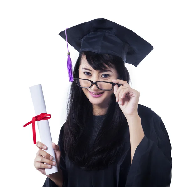 Asiática mujer graduada sonriendo en blanco —  Fotos de Stock
