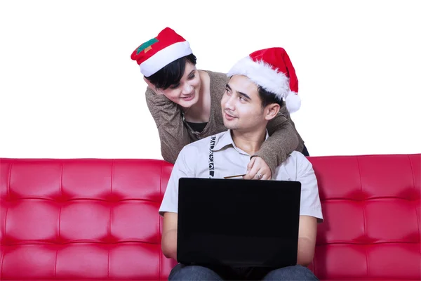 Coppia acquisto regalo di Natale online - isolato — Foto Stock