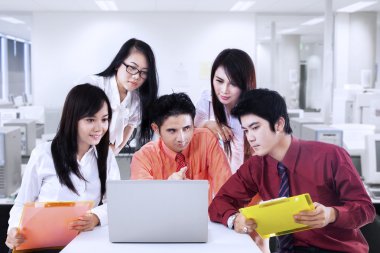 işletmeci için Office ekibi açıklar.