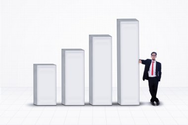 işletmeci ve çubuk grafik üzerinde beyaz