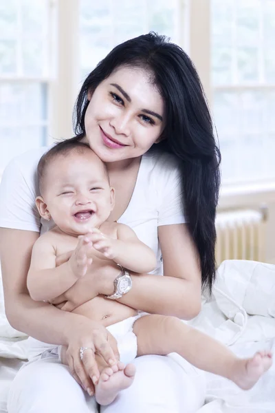 Attractive mother and baby at home — Stock Photo, Image