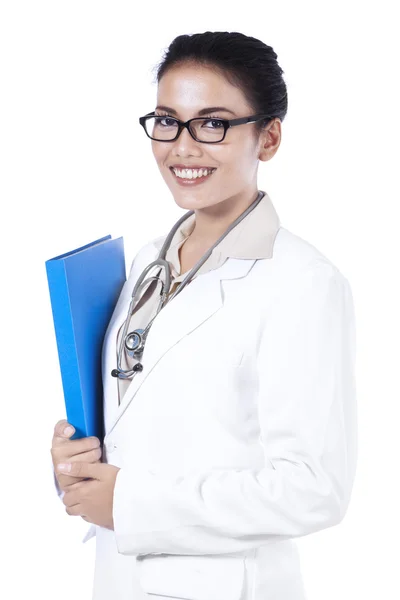 Sorridente bella medico femminile — Foto Stock