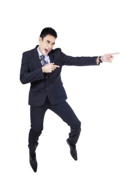 bir şey işaret eden işadamı
