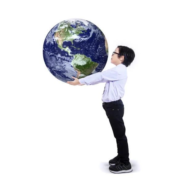 Asiatico ragazzo holding il terra — Foto Stock