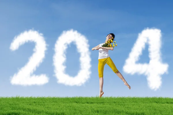 Danser vrouw met 2014 Nieuwjaar wolken — Stockfoto
