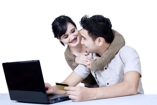 Asian couple shopping online — Stock Photo, Image