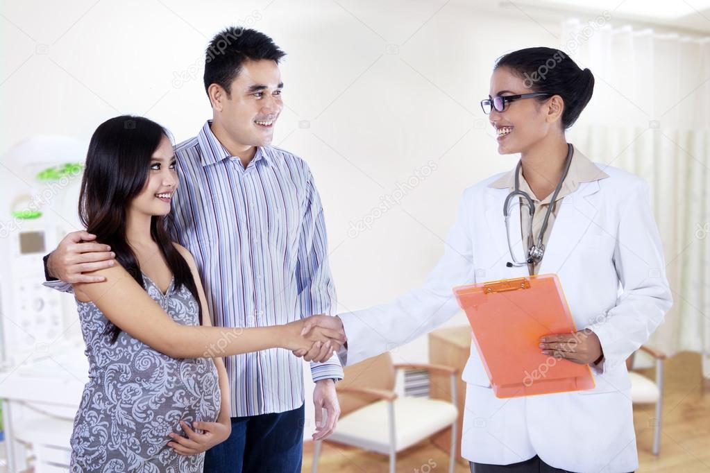 Pregnant woman hand shake with a doctor